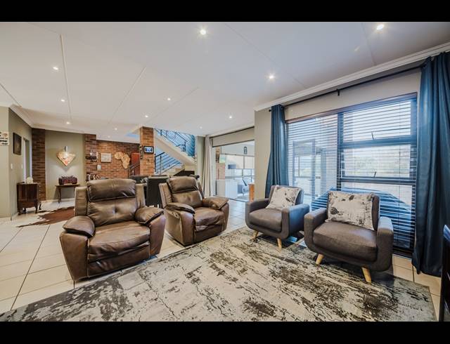3 BEDROOM TOWNHOUSE FOR SALE IN RUIMSIG COUNTRY ESTATE